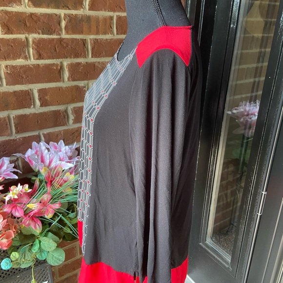 Chico’s Mock Layered Pullover top. Black & Red.  3/4 sleeve. Size 1/Medium - Picture 3 of 7